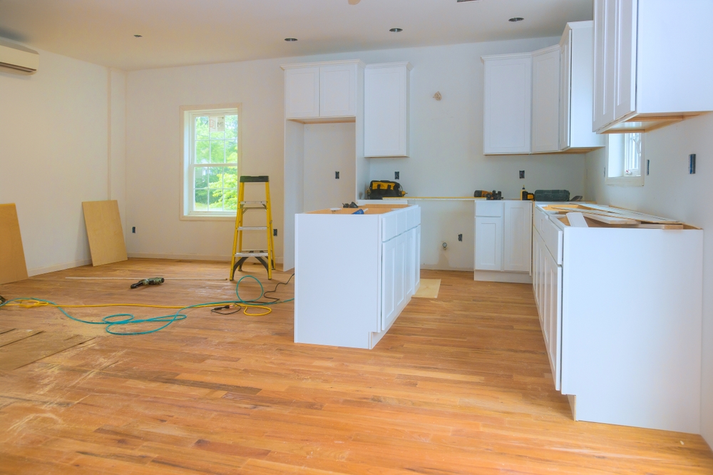 Constructing,New,Custom,Kitchen,Cabinet,As,Part,Of,Home,Improvement